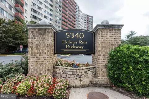 5340 Holmes Run Pkwy #1003, Alexandria, VA 22304