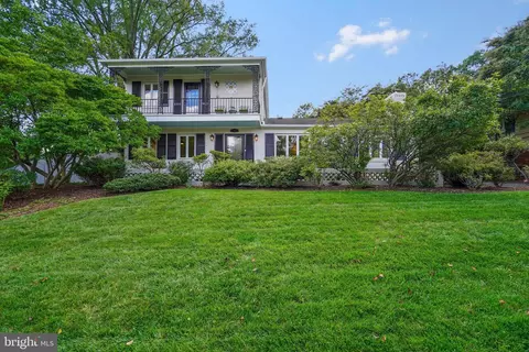 500 Crown View Dr, Alexandria, VA 22314