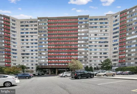 5340 Holmes Run Pkwy #1008, Alexandria, VA 22304