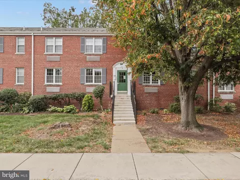 9 E Glebe Rd #C, Alexandria, VA 22305