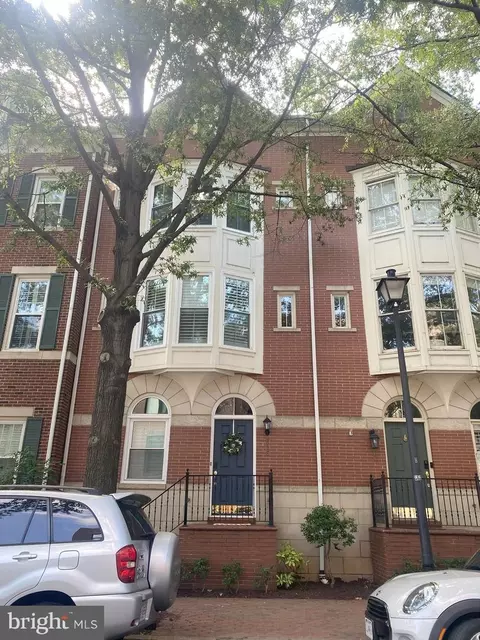 616 N Pitt St N, Alexandria, VA 22314
