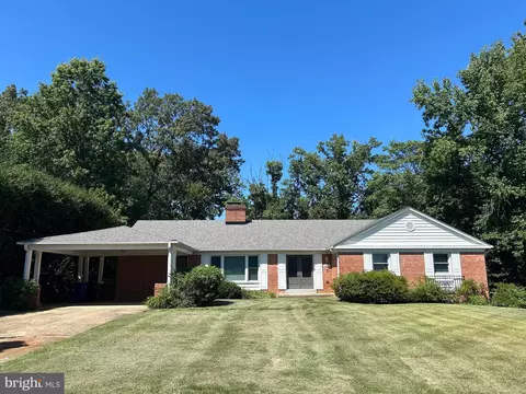 1305 Kingston Ave, Alexandria, VA 22302