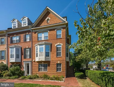 5101 Gardner Dr, Alexandria, VA 22304