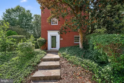 1752 Preston Rd, Alexandria, VA 22302