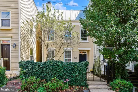 221 N West St, Alexandria, VA 22314