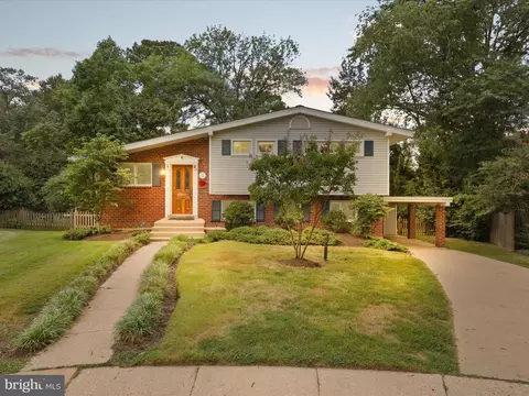 4712 Surry Pl, Alexandria, VA 22304