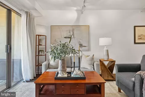 610 N West St #405, Alexandria, VA 22314