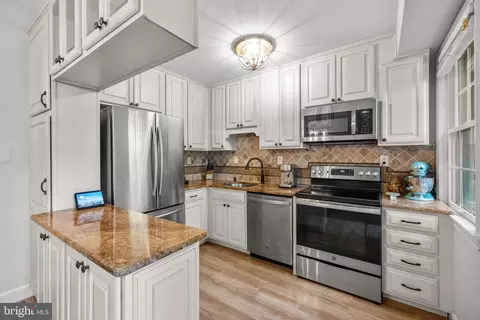 1111 N Pitt St #1C, Alexandria, VA 22314