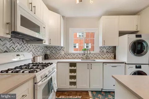 3614 Valley Dr, Alexandria, VA 22302