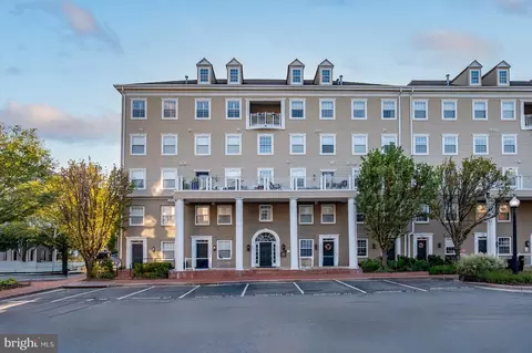 305 S Payne St #501, Alexandria, VA 22314