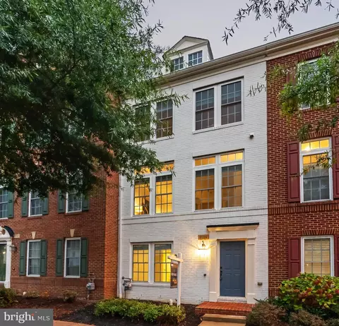 904 W Glebe Rd, Alexandria, VA 22305