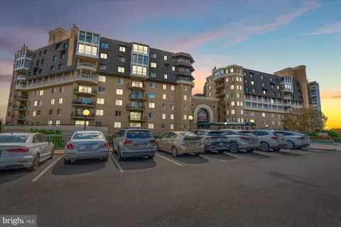 1250 S Washington St #124, Alexandria, VA 22314