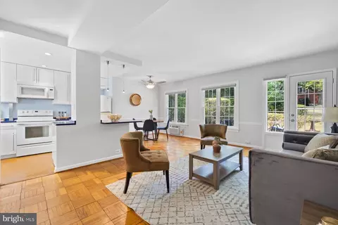 3332 Martha Custis Dr, Alexandria, VA 22302
