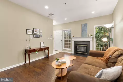 2356 Garnett Dr #1, Alexandria, VA 22311