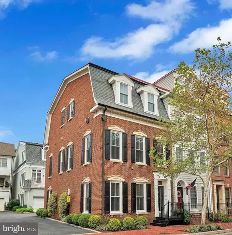 725 Carpenter Rd, Alexandria, VA 22314