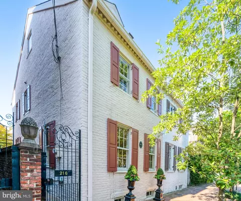 216 Wolfe St, Alexandria, VA 22314