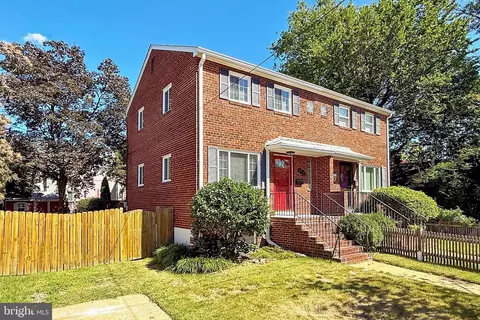 214 E Spring St E, Alexandria, VA 22301