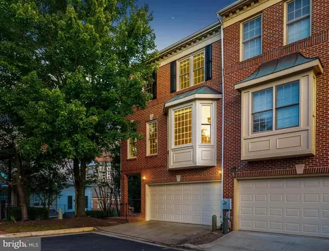 2523 Hunton Pl, Alexandria, VA 22311