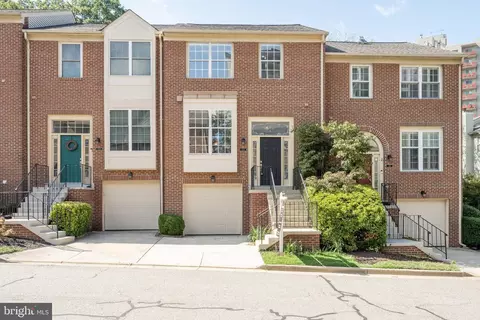 324 Cloudes Mill Dr, Alexandria, VA 22304