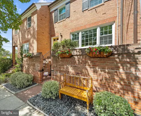 307 Gibbon St, Alexandria, VA 22314