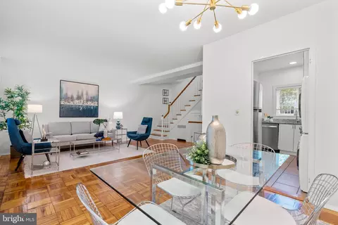 3704 Lyons Ln, Alexandria, VA 22302