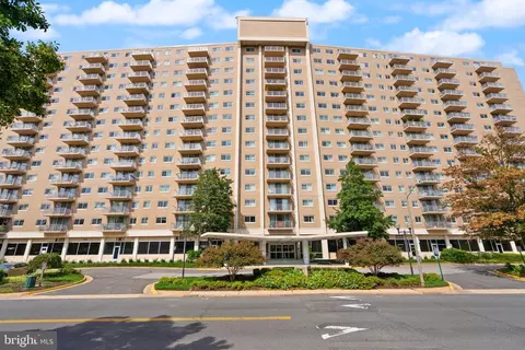 1225 Martha Custis Dr #819, Alexandria, VA 22302