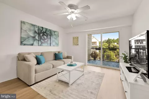 3309 Wyndham Cir #3180, Alexandria, VA 22302