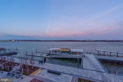 310 Strand St #407, Alexandria, VA 22314