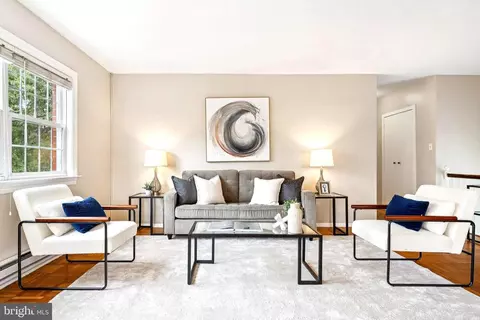 3249 Martha Custis Dr, Alexandria, VA 22302