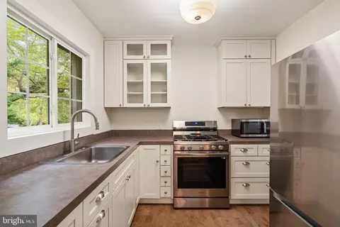 3778 Gunston Rd, Alexandria, VA 22302