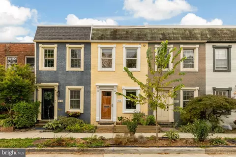 904 Pendleton St, Alexandria, VA 22314