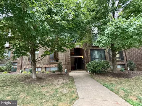 122 Roberts Ln #400, Alexandria, VA 22314