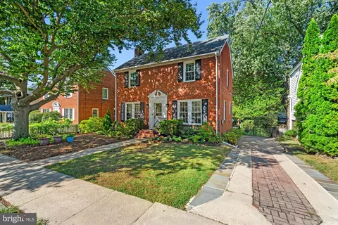 2424 Davis Ave, Alexandria, VA 22302