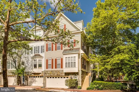 5075 Minda Ct, Alexandria, VA 22304