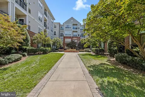 4862 Eisenhower Ave #272, Alexandria, VA 22304