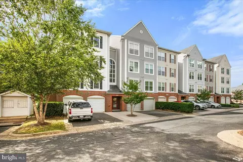 267 S Pickett St #102, Alexandria, VA 22304