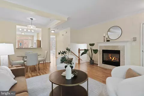 707 Massey Ln #A, Alexandria, VA 22314