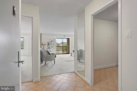 200 N Pickett St #313, Alexandria, VA 22304