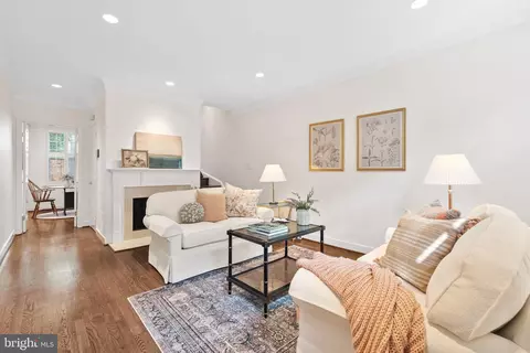 647 S Columbus St, Alexandria, VA 22314