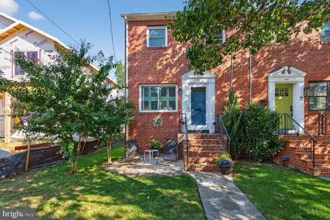 16 E Monroe Ave, Alexandria, VA 22301