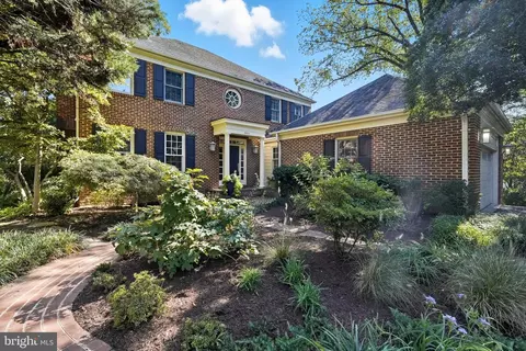 2911 Eddington Ter, Alexandria, VA 22302