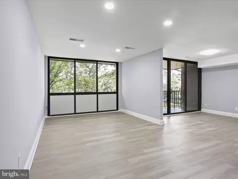 501 N Armistead St N #302, Alexandria, VA 22312
