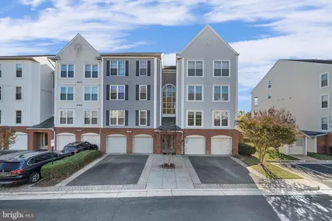 275 S Pickett St #102, Alexandria, VA 22304