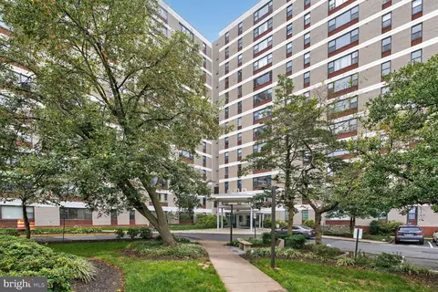 4600 Duke St #1121, Alexandria, VA 22304