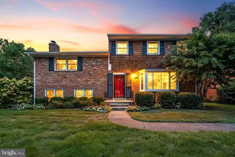 1121 Allison St, Alexandria, VA 22302