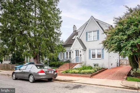 104 W Myrtle St, Alexandria, VA 22301