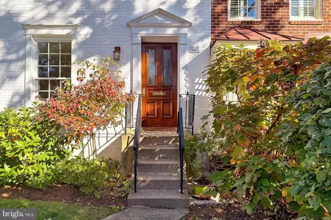 805 Green St, Alexandria, VA 22314