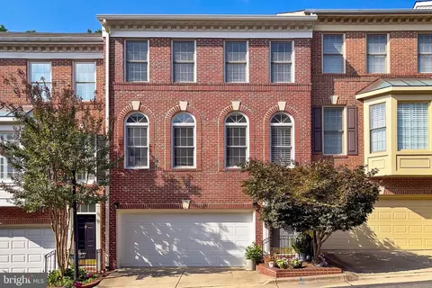4628 Knight Pl, Alexandria, VA 22311