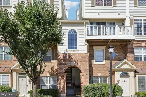 1735 W Braddock Pl #302, Alexandria, VA 22302