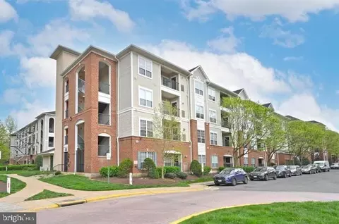 4870 Eisenhower Ave #203, Alexandria, VA 22304